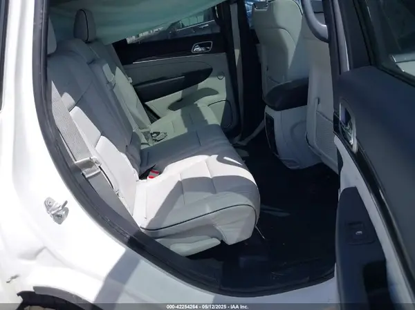 1C4RJFJT1HC772405 2017 JEEP GRAND CHEROKEE - Image 8