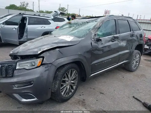1C4RJFJT1JC370907 2018 JEEP GRAND CHEROKEE - Image 2