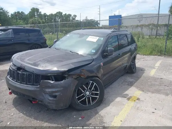 1C4RJFLG0HC946805 2017 JEEP GRAND CHEROKEE - Image 2