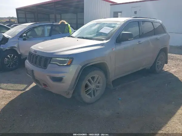 1C4RJFLG3JC390723 2018 JEEP GRAND CHEROKEE - Image 2