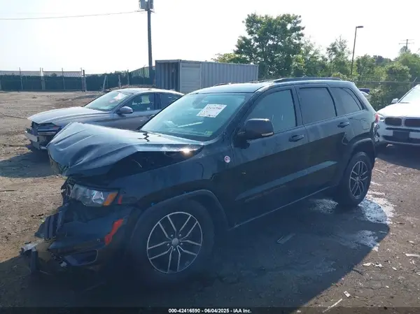 1C4RJFLG4JC241057 2018 JEEP GRAND CHEROKEE - Image 2