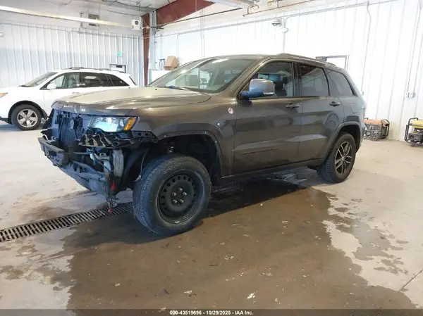 1C4RJFLG5HC651781 2017 JEEP GRAND CHEROKEE - Image 2