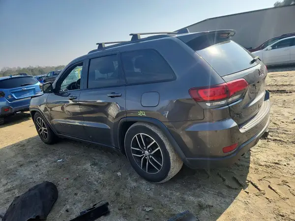 1C4RJFLG5JC112857 2018 JEEP GRAND CHEROKEE - Image 2