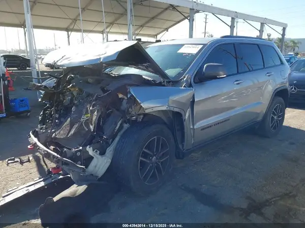 1C4RJFLG7HC946879 2017 JEEP GRAND CHEROKEE - Image 2