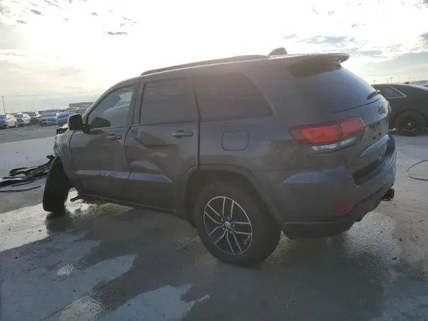 1C4RJFLG8JC335698 2018 JEEP GRAND CHEROKEE - Image 2