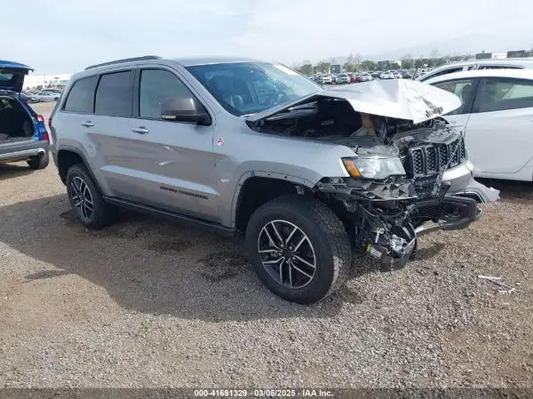 1C4RJFLM2JC263063 2018 JEEP GRAND CHEROKEE - Image 1