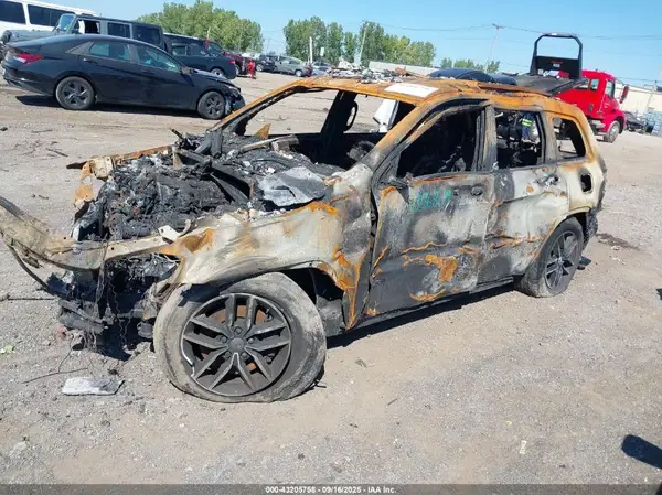 1C4RJFLT1HC928455 2017 JEEP GRAND CHEROKEE - Image 2