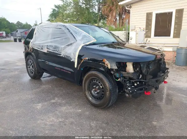 1C4RJFLT2JC200956 2018 JEEP GRAND CHEROKEE - Image 1