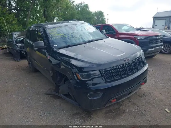 1C4RJFLT8JC130461 2018 JEEP GRAND CHEROKEE - Image 1