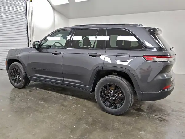 1C4RJGAG0R8546420 2024 JEEP GRAND CHEROKEE - Image 2
