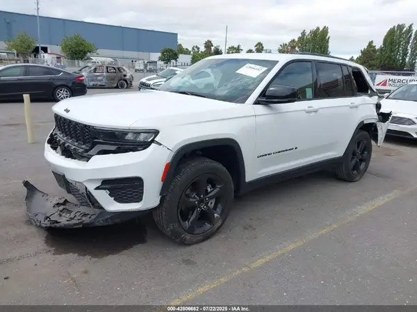 1C4RJGAG1PC579257 2023 JEEP GRAND CHEROKEE - Image 2