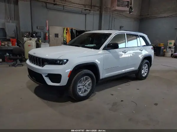 1C4RJGAG3SC350121 2025 JEEP GRAND CHEROKEE - Image 2