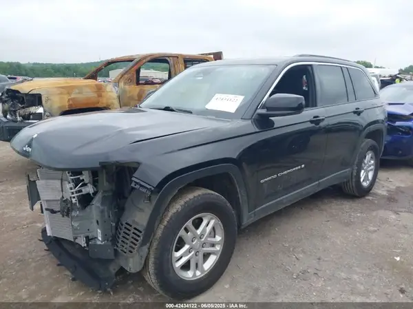 1C4RJGAG4R8514618 2024 JEEP GRAND CHEROKEE - Image 2