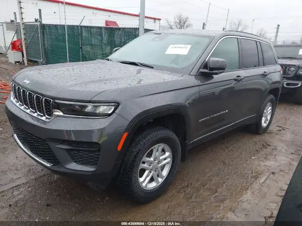 1C4RJGAG4RC248160 2024 JEEP GRAND CHEROKEE - Image 2