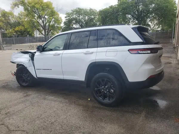 1C4RJGAG7R8555020 2024 JEEP GRAND CHEROKEE - Image 2
