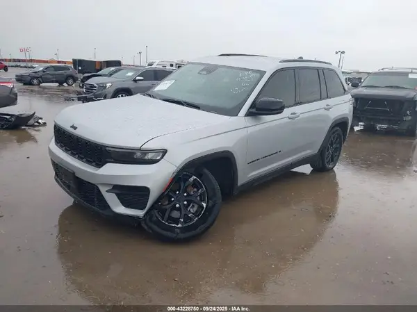 1C4RJGAG8P8908247 2023 JEEP GRAND CHEROKEE - Image 2
