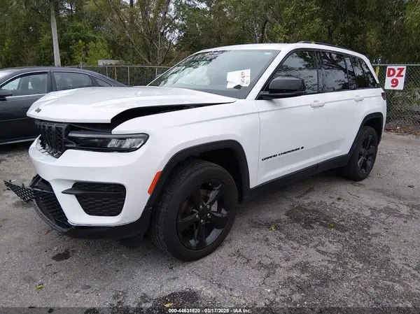 1C4RJGAG8PC648056 2023 JEEP GRAND CHEROKEE - Image 2