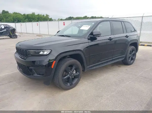 1C4RJGAG8PC648073 2023 JEEP GRAND CHEROKEE - Image 2