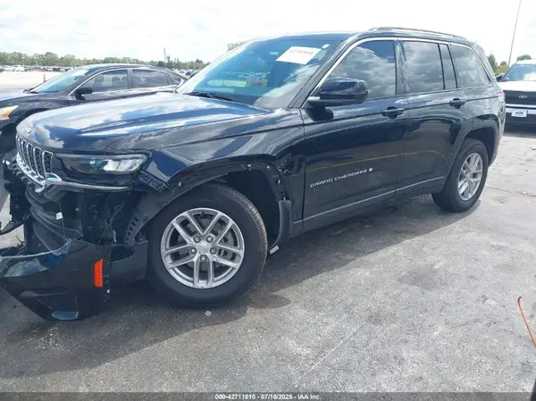 1C4RJGAG8RC708761 2024 JEEP GRAND CHEROKEE - Image 2