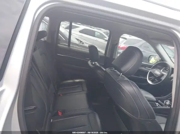 1C4RJGBG1PC587289 2023 JEEP GRAND CHEROKEE - Image 8