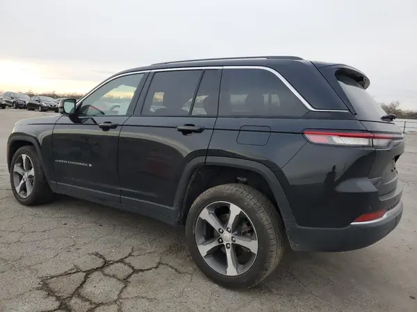 1C4RJGBG2PC523181 2023 JEEP GRAND CHEROKEE - Image 2