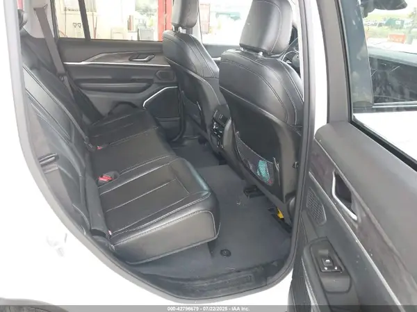 1C4RJGBG2PC575555 2023 JEEP GRAND CHEROKEE - Image 8