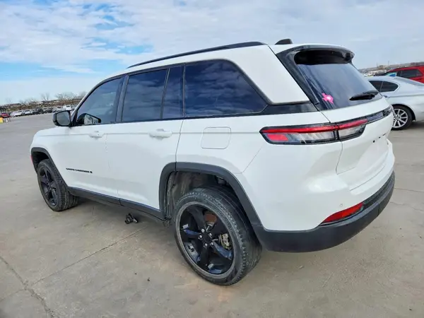 1C4RJGBG7PC563918 2023 JEEP GRAND CHEROKEE - Image 2