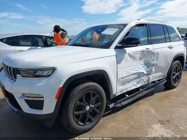 1C4RJGBG7PC575664 2023 JEEP GRAND CHEROKEE - Image 2