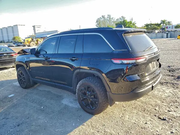 1C4RJGBG7PC576524 2023 JEEP GRAND CHEROKEE - Image 2