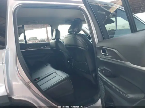 1C4RJGBG8PC629523 2023 JEEP GRAND CHEROKEE - Image 8