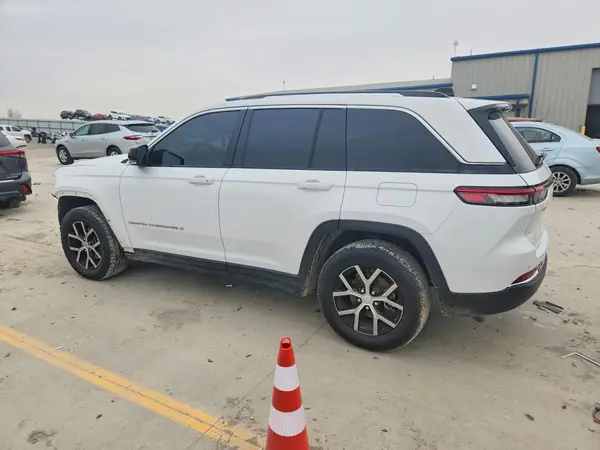 1C4RJGBG9PC535070 2023 JEEP GRAND CHEROKEE - Image 2