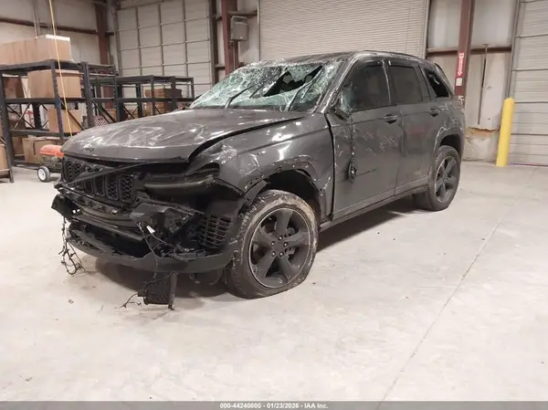 1C4RJGBG9RC258827 2024 JEEP GRAND CHEROKEE - Image 2