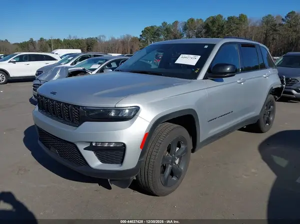 1C4RJGBGXSC322671 2025 JEEP GRAND CHEROKEE - Image 2