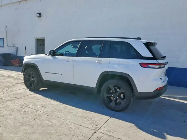 1C4RJHAG0P8894236 2023 JEEP GRAND CHEROKEE - Image 2