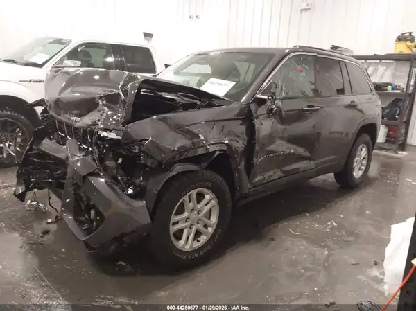 1C4RJHAG0SC327630 2025 JEEP GRAND CHEROKEE - Image 2