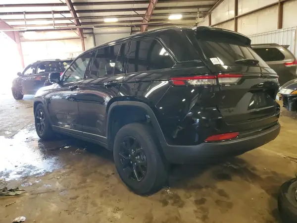 1C4RJHAG1R8590755 2024 JEEP GRAND CHEROKEE - Image 2