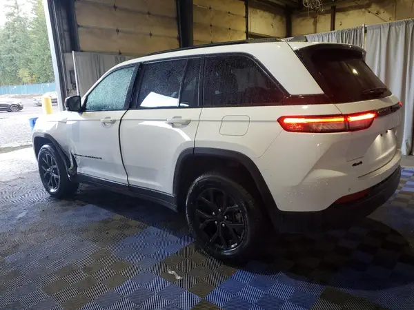 1C4RJHAG1RC136549 2024 JEEP GRAND CHEROKEE - Image 2
