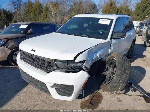 1C4RJHAG1RC679786 2024 JEEP GRAND CHEROKEE - Image 2