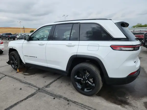 1C4RJHAG2PC557144 2023 JEEP GRAND CHEROKEE - Image 2