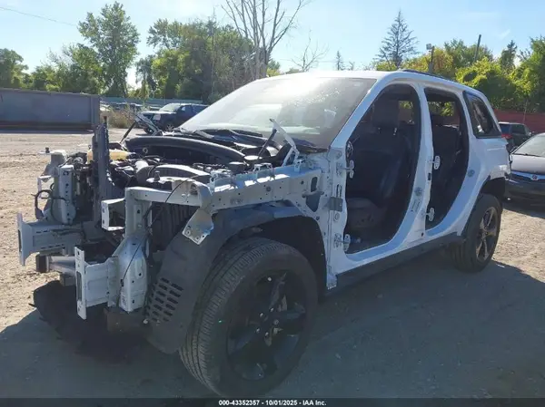 1C4RJHAG2PC634501 2023 JEEP GRAND CHEROKEE - Image 2