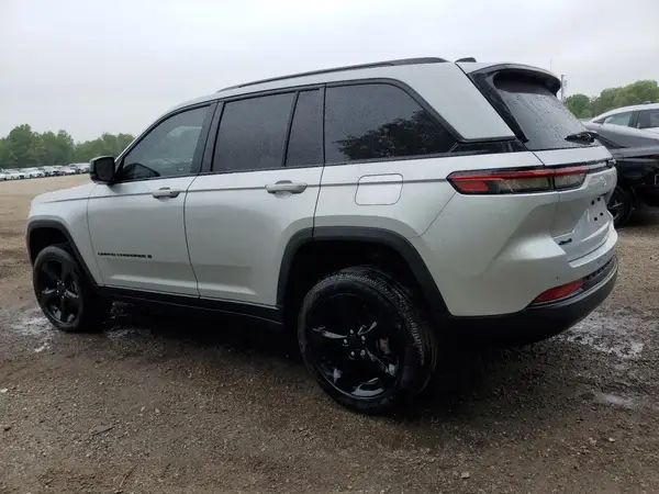 1C4RJHAG2RC145079 2024 JEEP GRAND CHEROKEE - Image 2