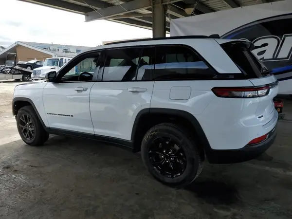 1C4RJHAG2S8656915 2025 JEEP GRAND CHEROKEE - Image 2