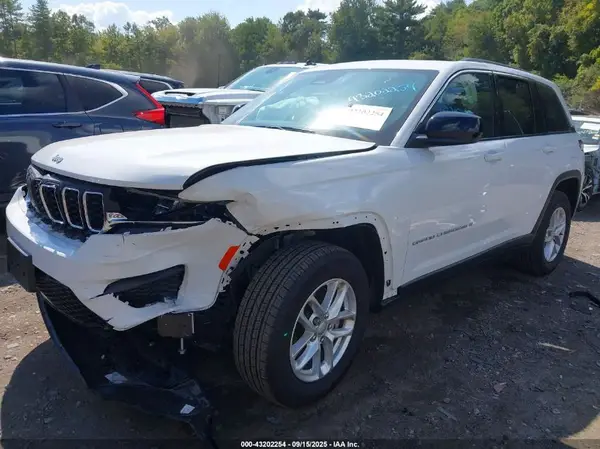 1C4RJHAG2SC294792 2025 JEEP GRAND CHEROKEE - Image 2