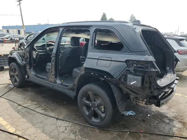 1C4RJHAG2SC311879 2025 JEEP GRAND CHEROKEE - Image 2