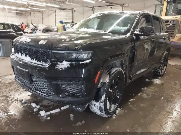 1C4RJHAG3PC600258 2023 JEEP GRAND CHEROKEE - Image 2