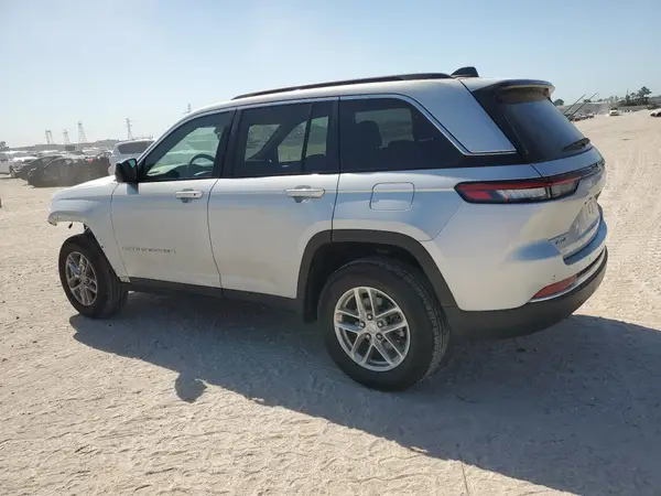 1C4RJHAG3R8574847 2024 JEEP GRAND CHEROKEE - Image 2