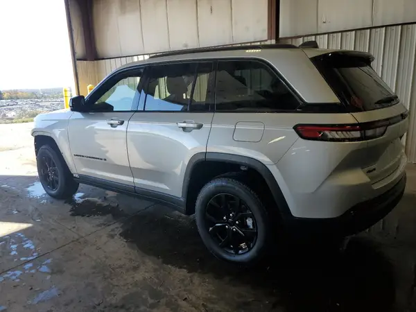 1C4RJHAG3R8580776 2024 JEEP GRAND CHEROKEE - Image 2