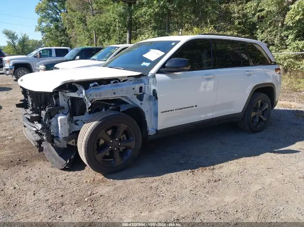 1C4RJHAG4PC513470 2023 JEEP GRAND CHEROKEE - Image 2