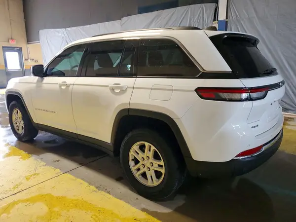 1C4RJHAG4PC570459 2023 JEEP GRAND CHEROKEE - Image 2