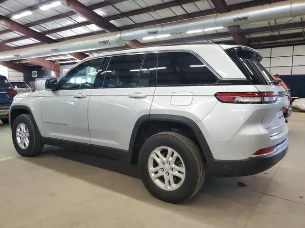 1C4RJHAG4PC674417 2023 JEEP GRAND CHEROKEE - Image 2